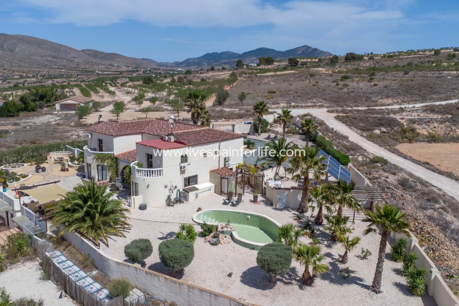 Resale - Country Property -
Barbarroja
