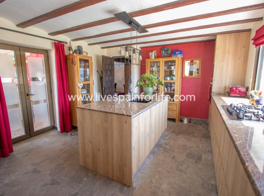 Resale - Country Property -
Barbarroja