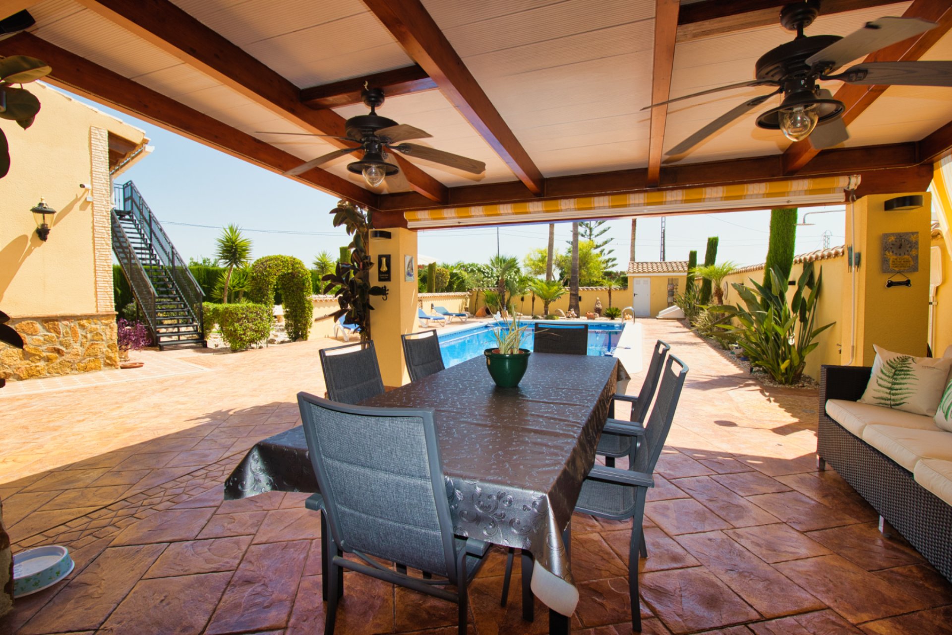 Resale - Country Property -
Benferri