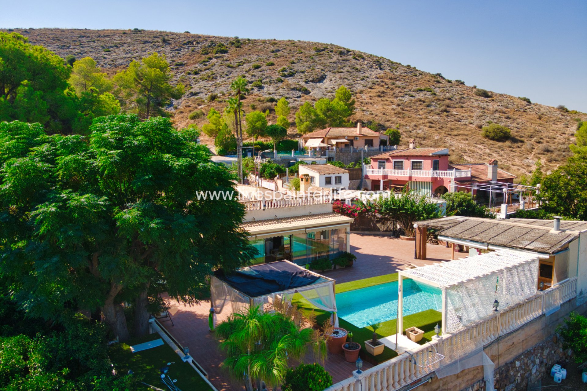 Resale - Country Property -
Benferri