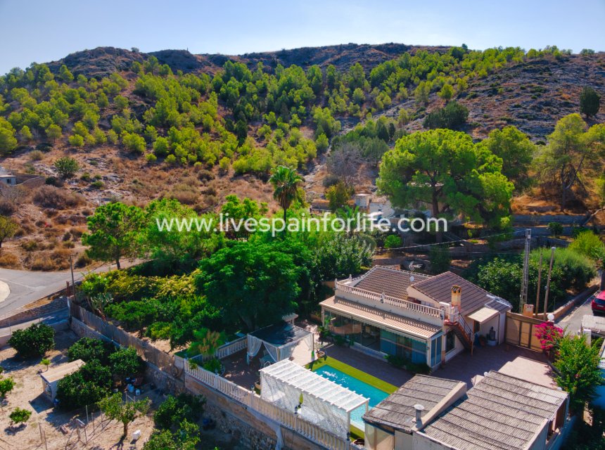 Resale - Country Property -
Benferri