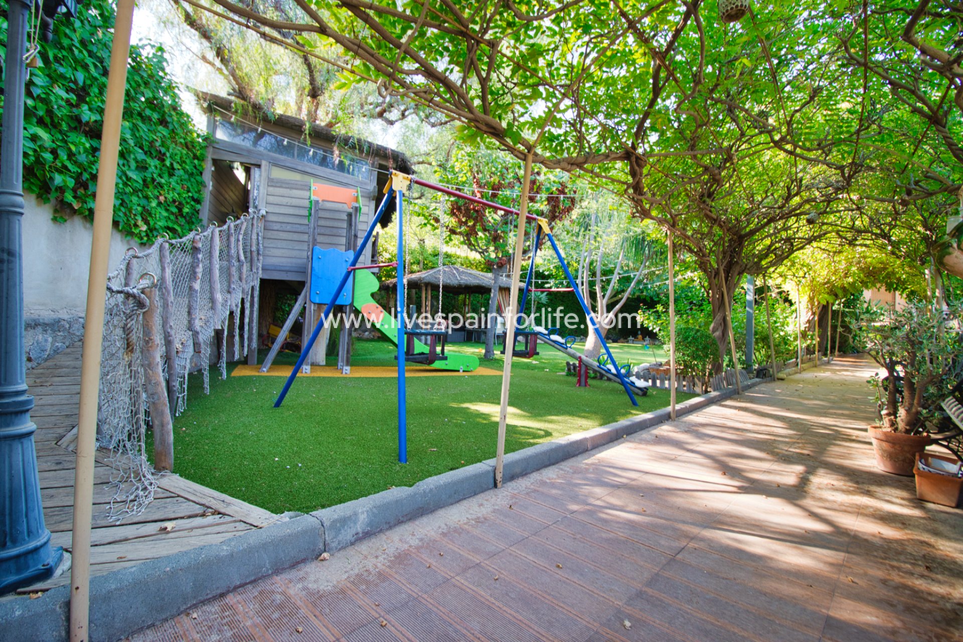 Resale - Country Property -
Benferri