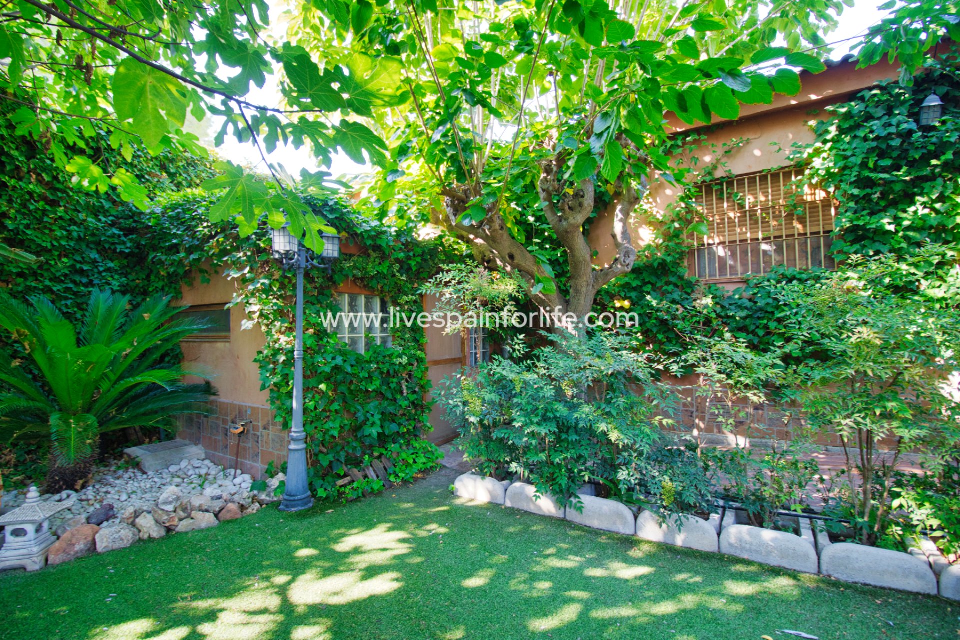 Resale - Country Property -
Benferri