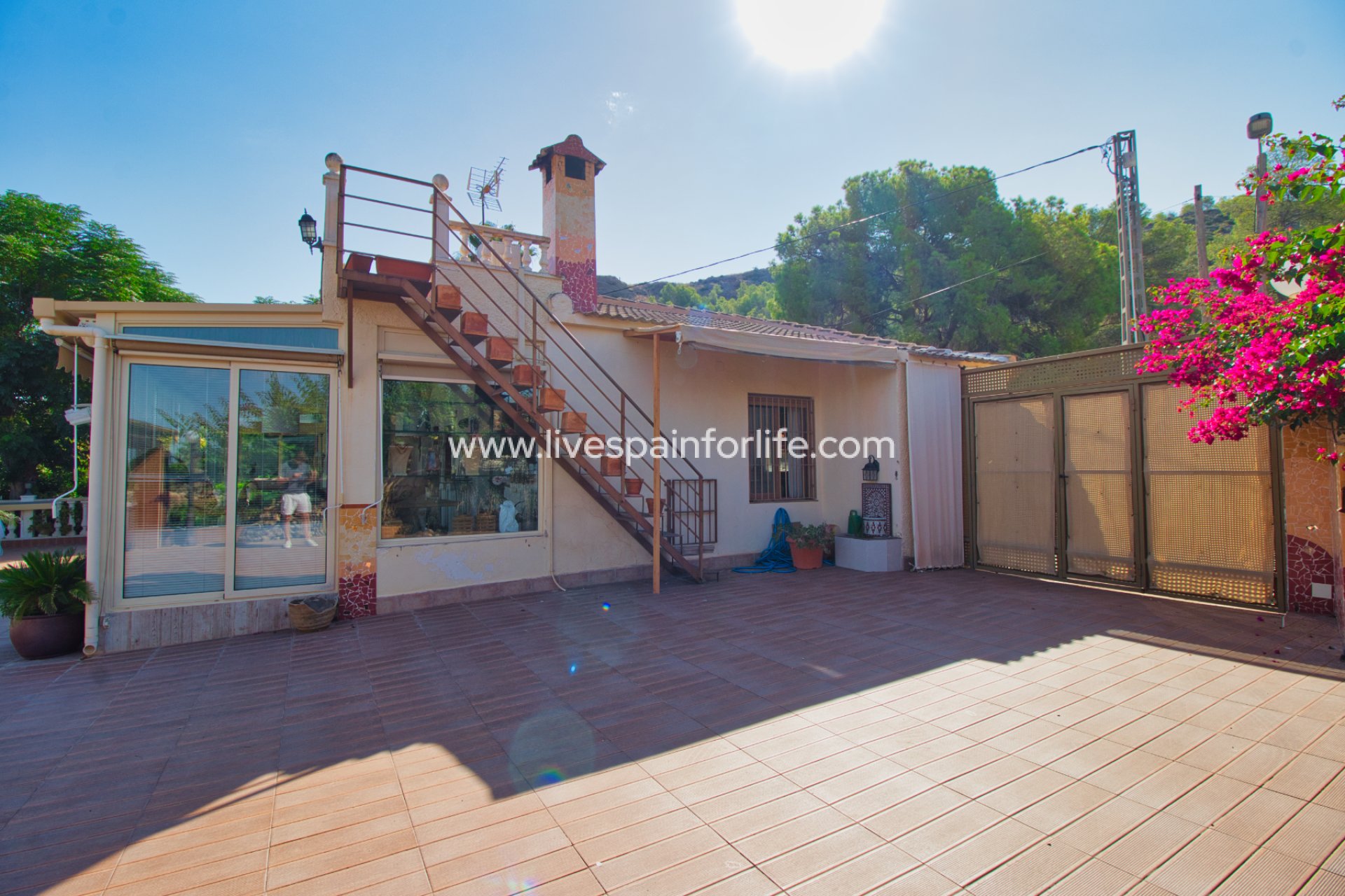 Resale - Country Property -
Benferri