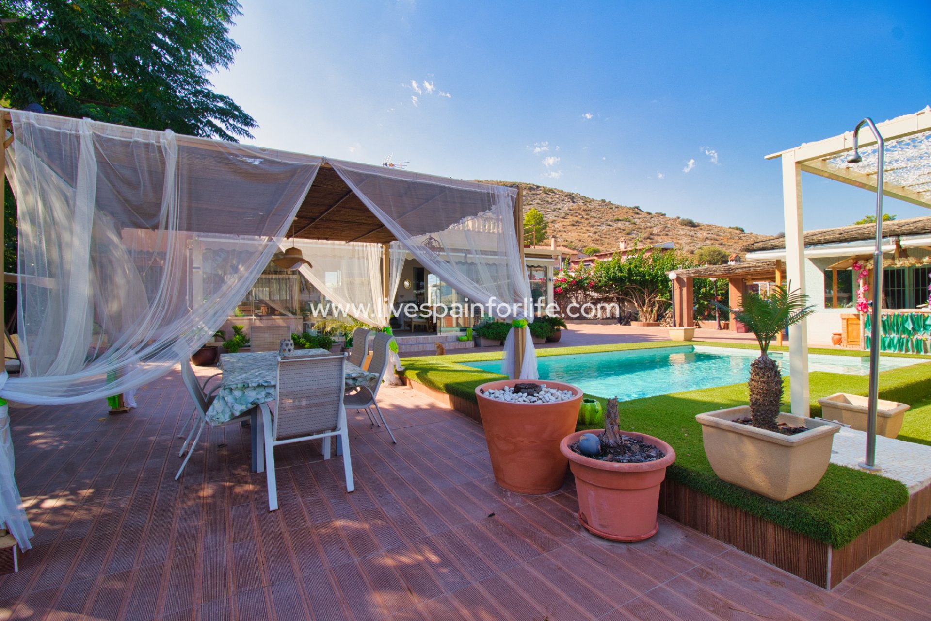 Resale - Country Property -
Benferri