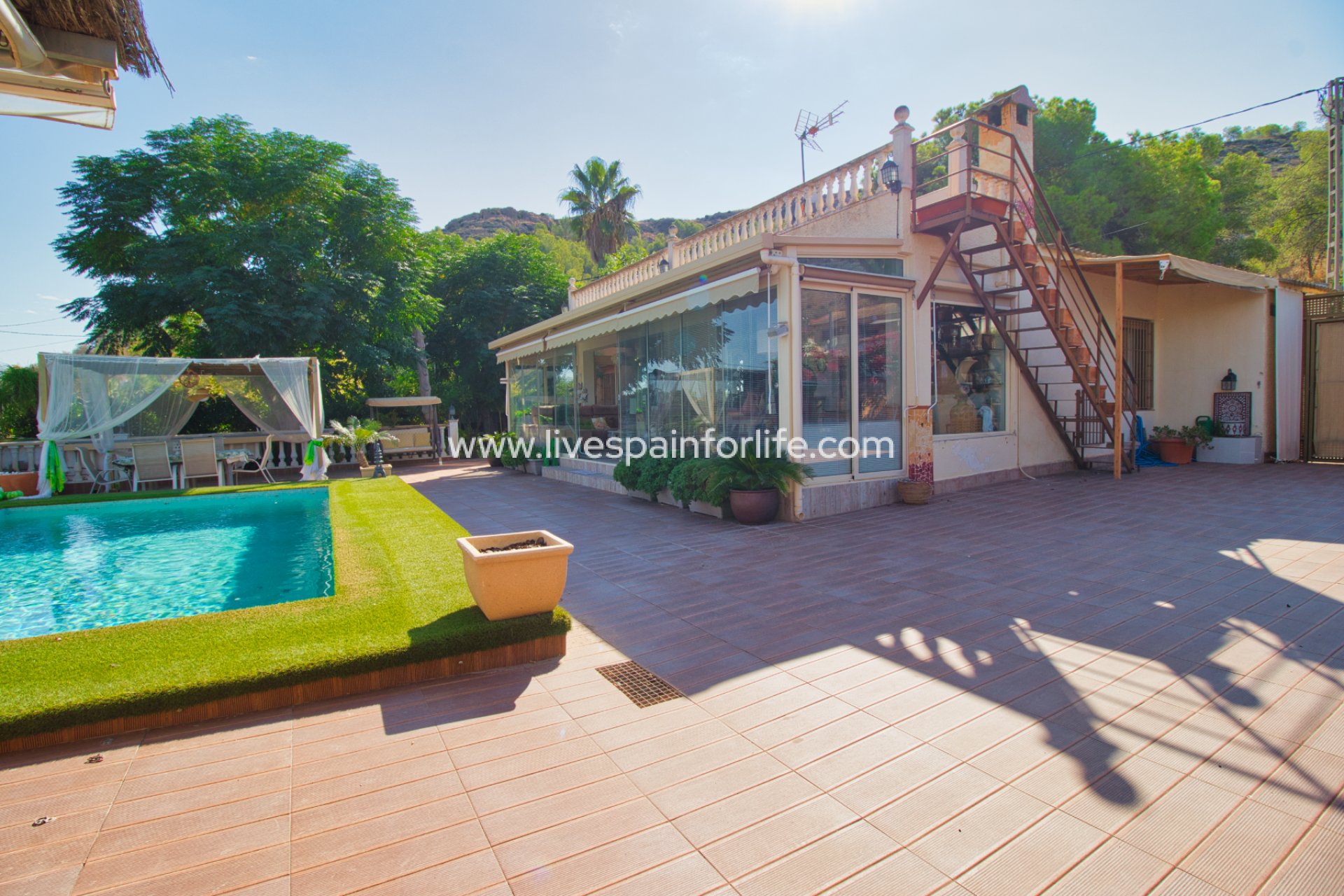 Resale - Country Property -
Benferri