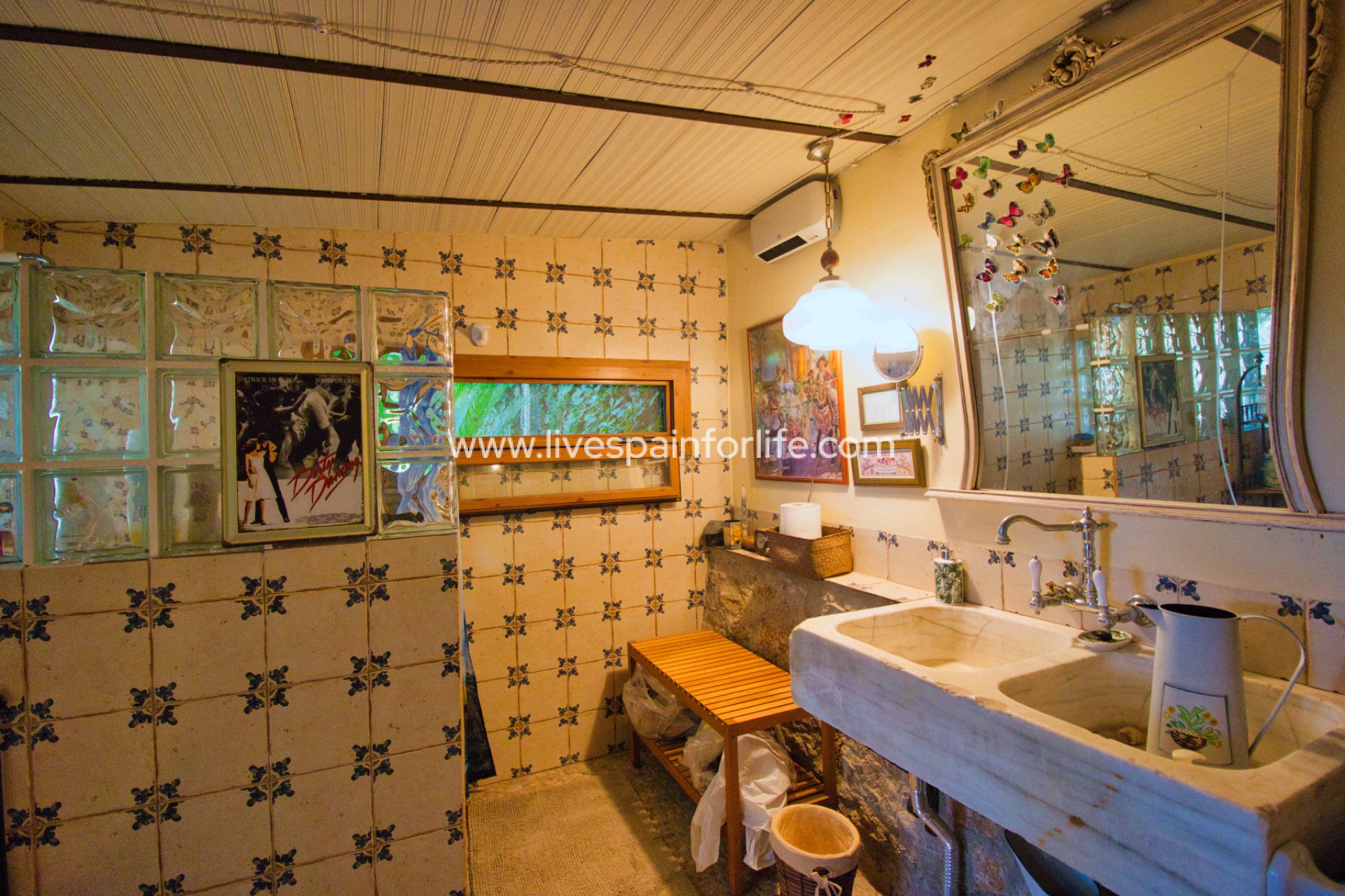 Resale - Country Property -
Benferri