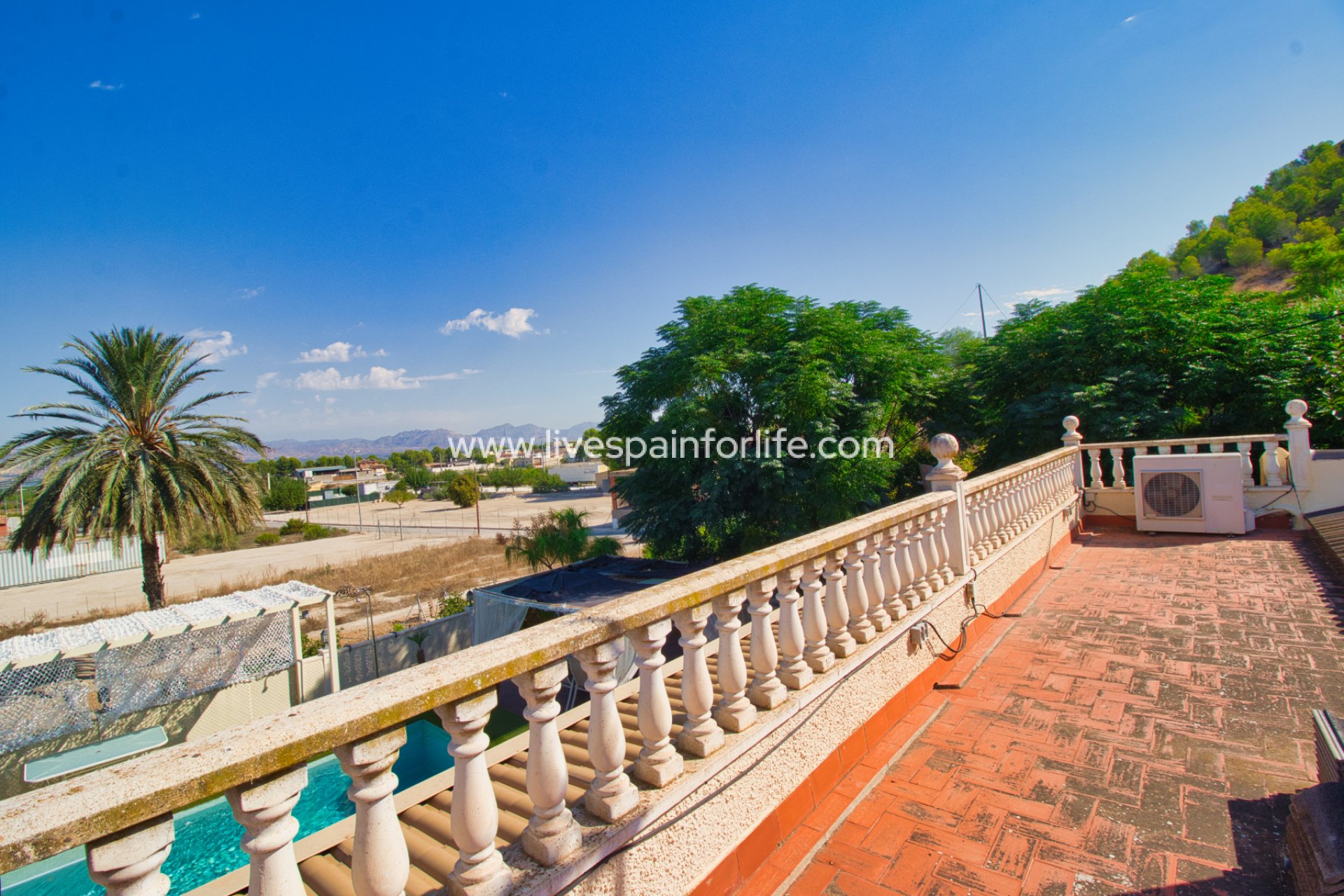 Resale - Country Property -
Benferri