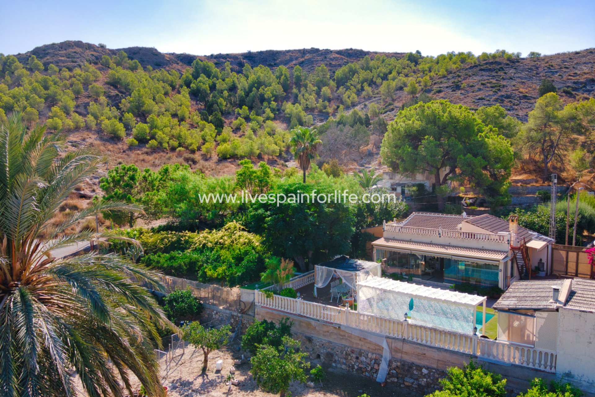 Resale - Country Property -
Benferri