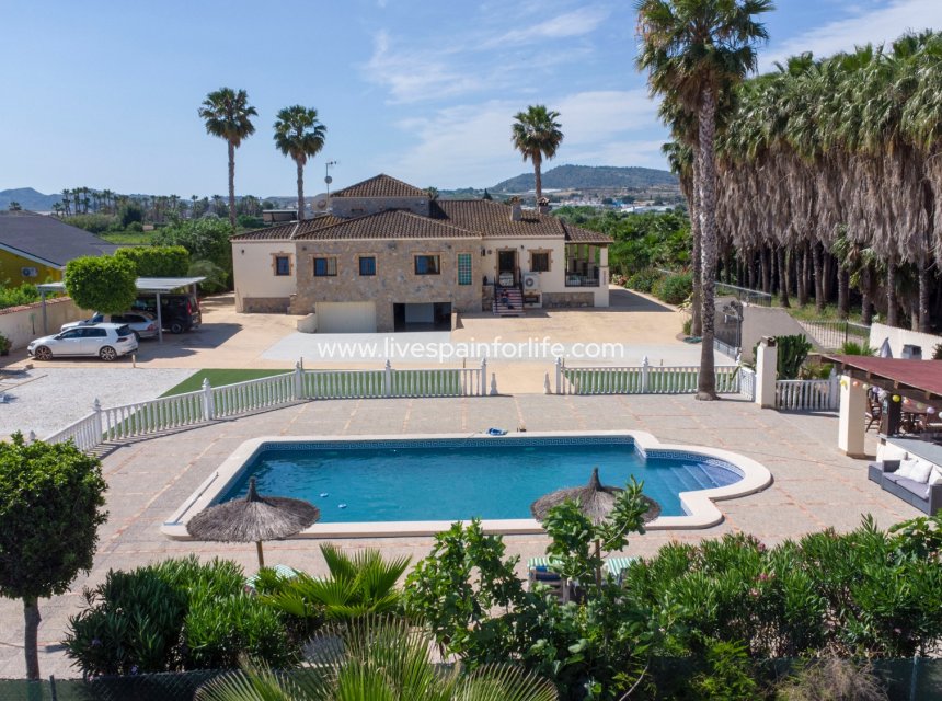 Resale - Country Property -
Bigastro