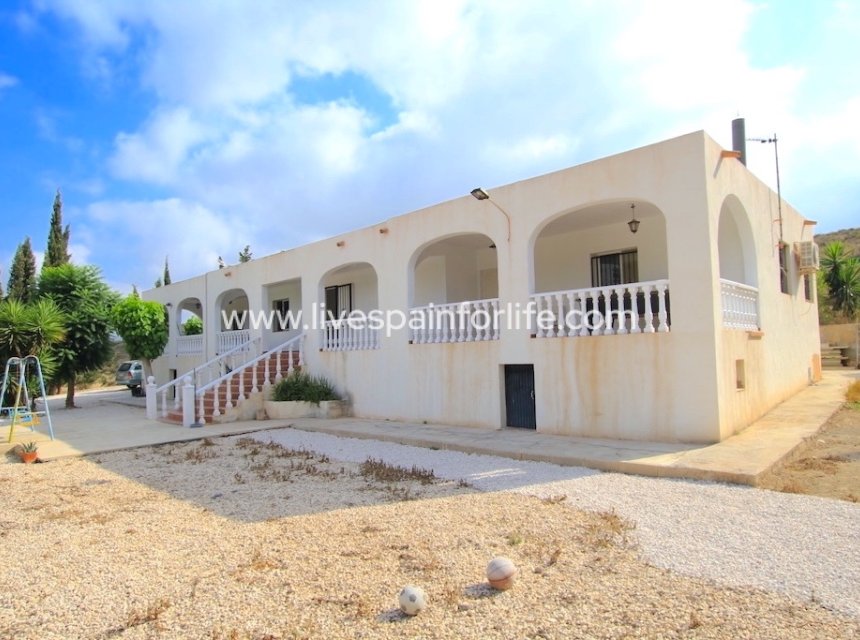 Resale - Country Property -
Bigastro