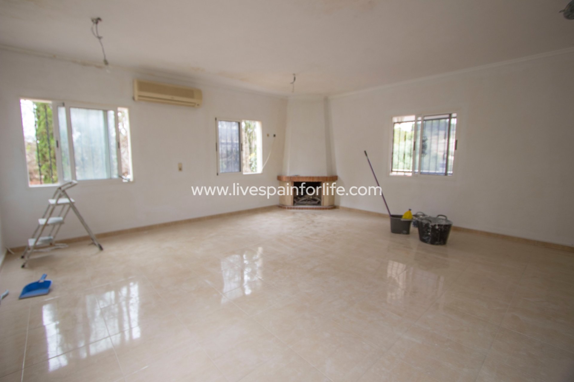 Resale - Country Property -
Bigastro