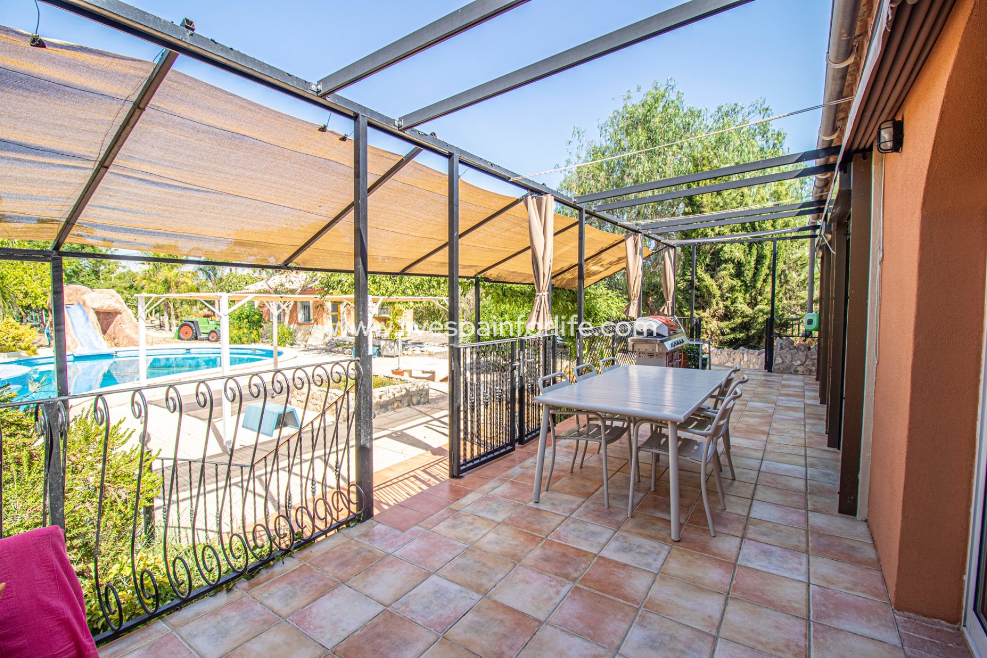 Resale - Country Property -
Catral