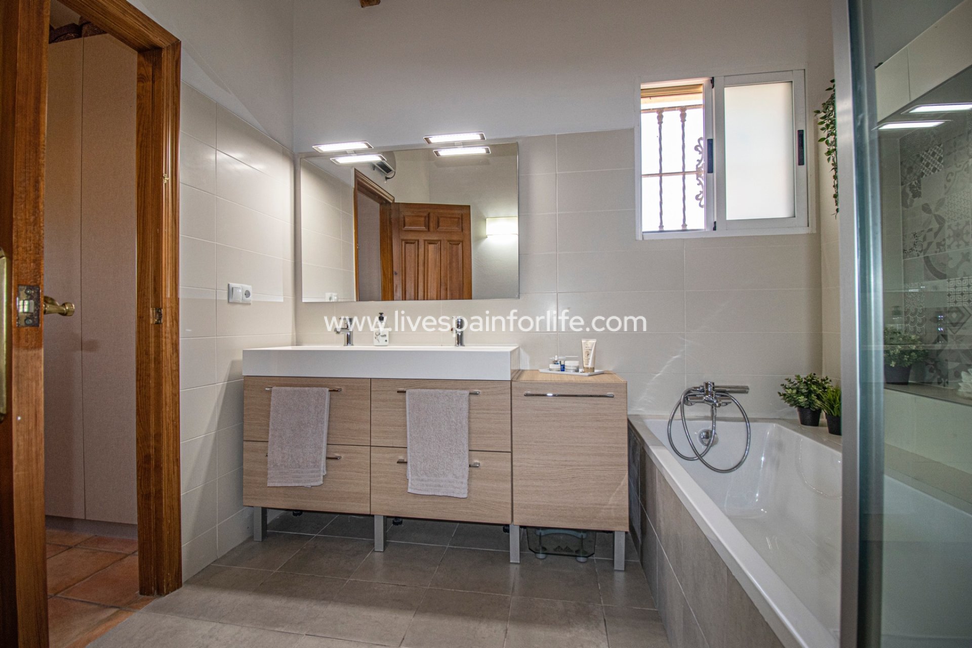 Resale - Country Property -
Catral