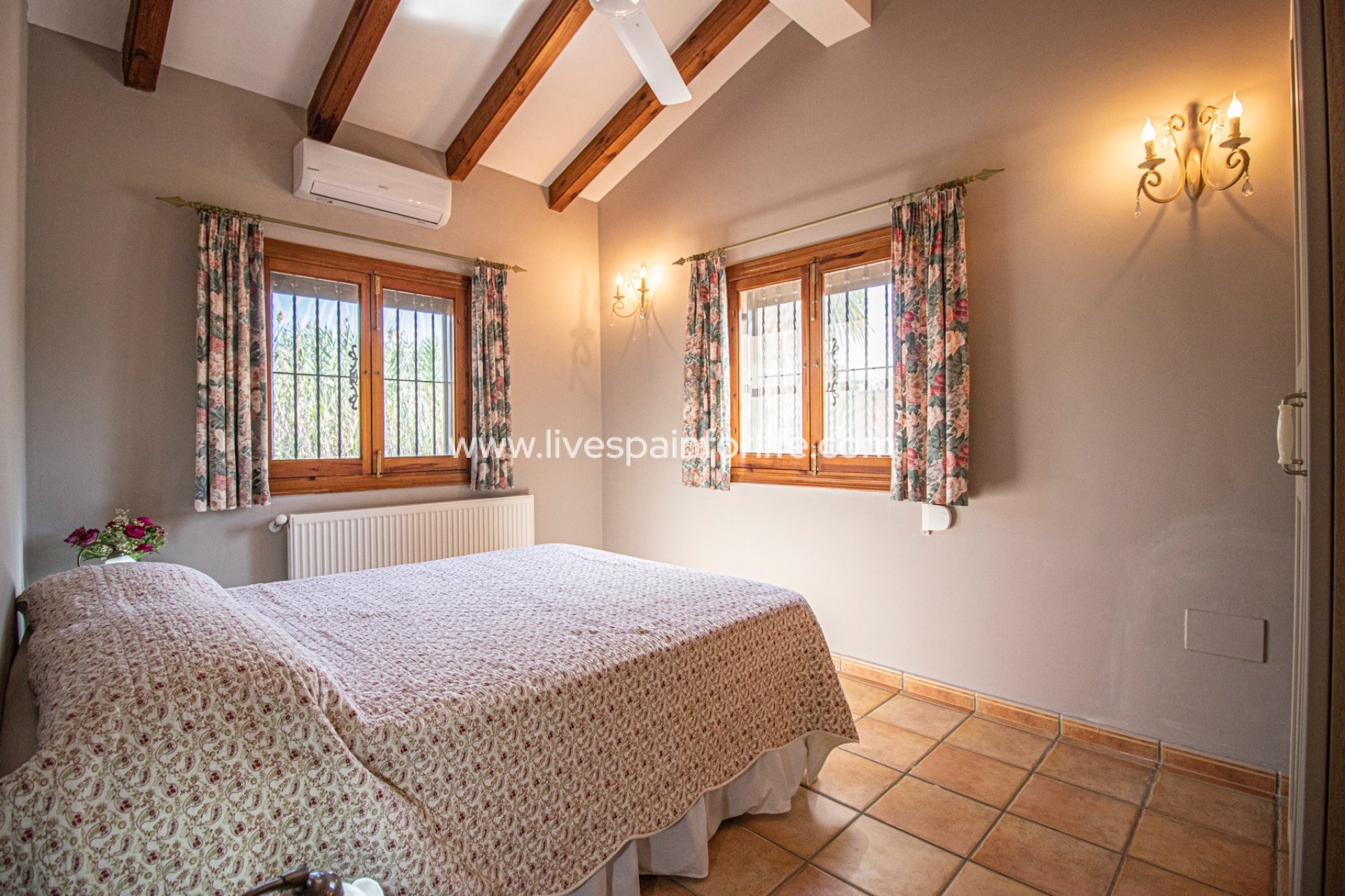 Resale - Country Property -
Catral