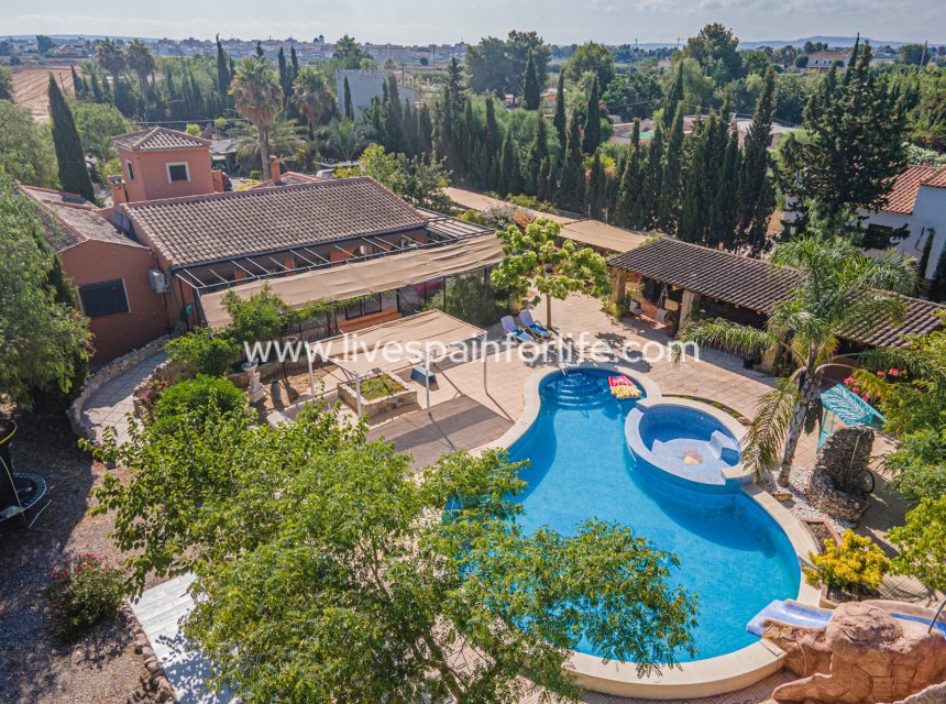 Resale - Country Property -
Catral