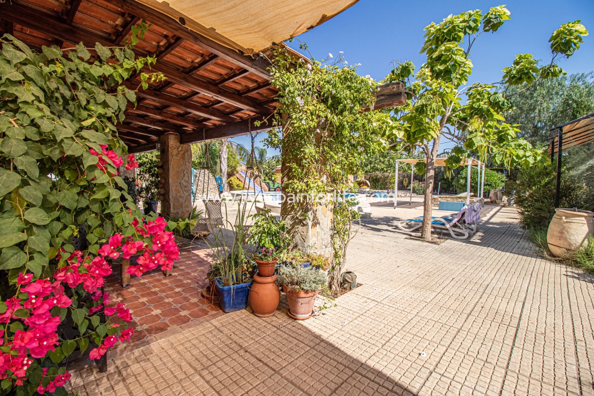 Resale - Country Property -
Catral