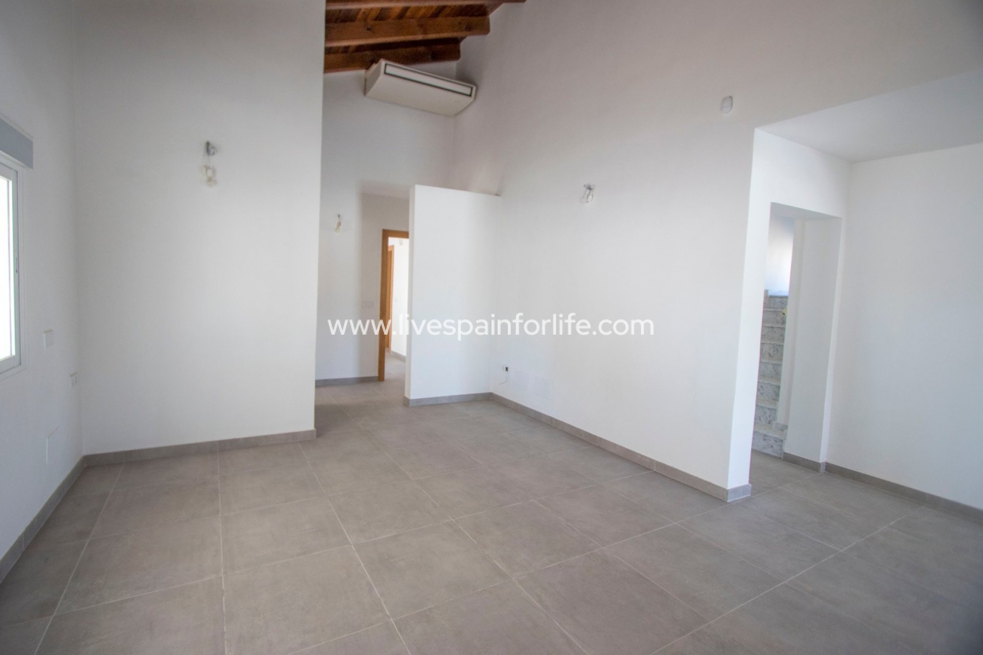 Resale - Country Property -
Catral