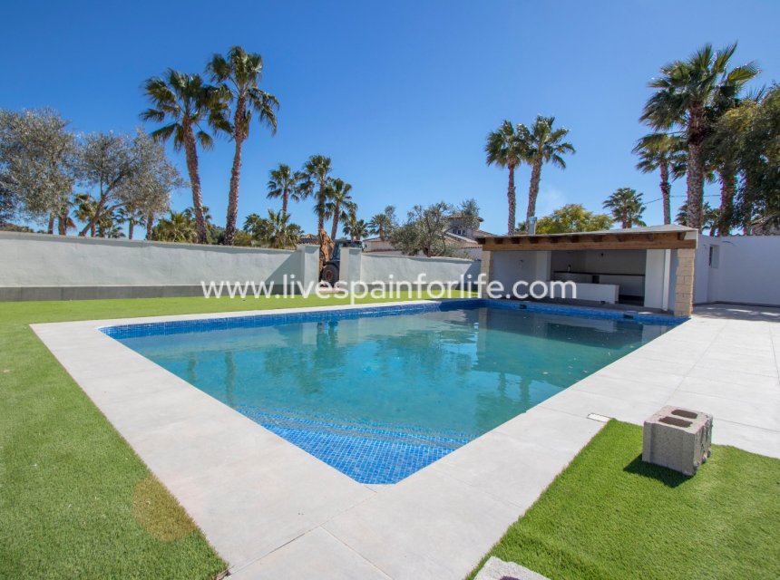 Resale - Country Property -
Catral