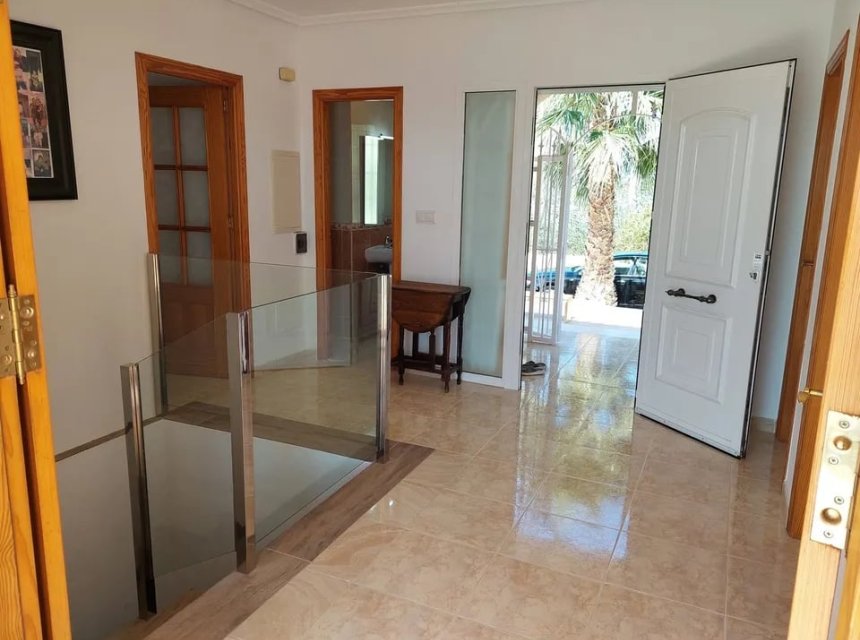 Resale - Country Property -
Catral