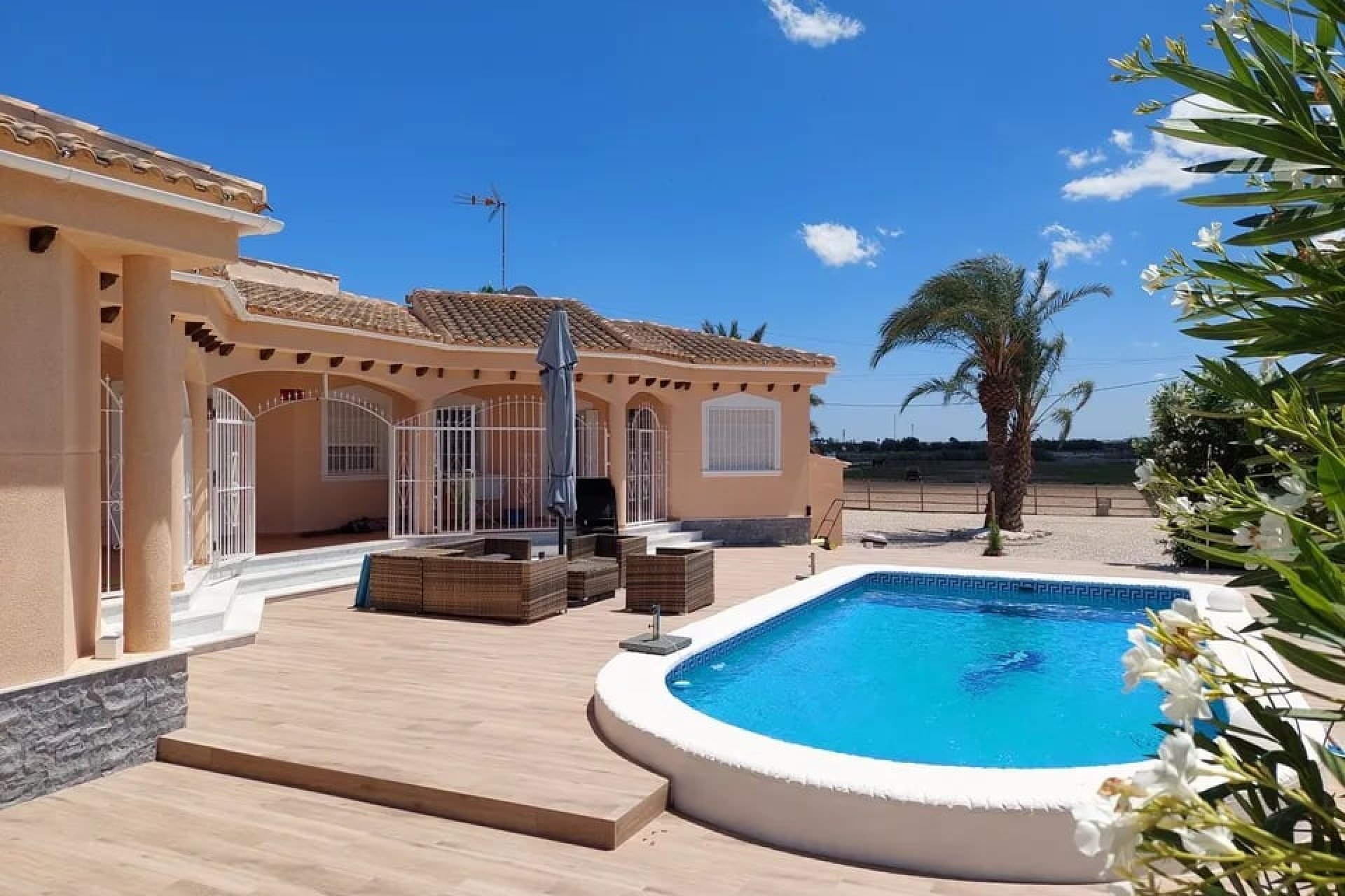 Resale - Country Property -
Catral