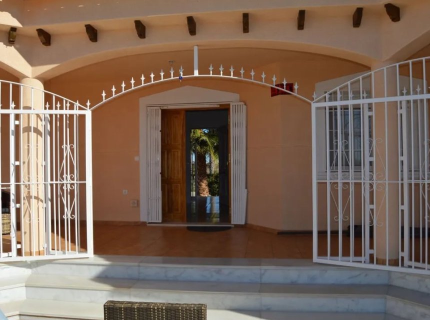 Resale - Country Property -
Catral