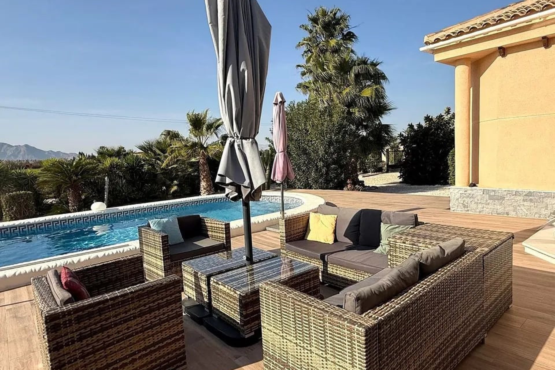 Resale - Country Property -
Catral