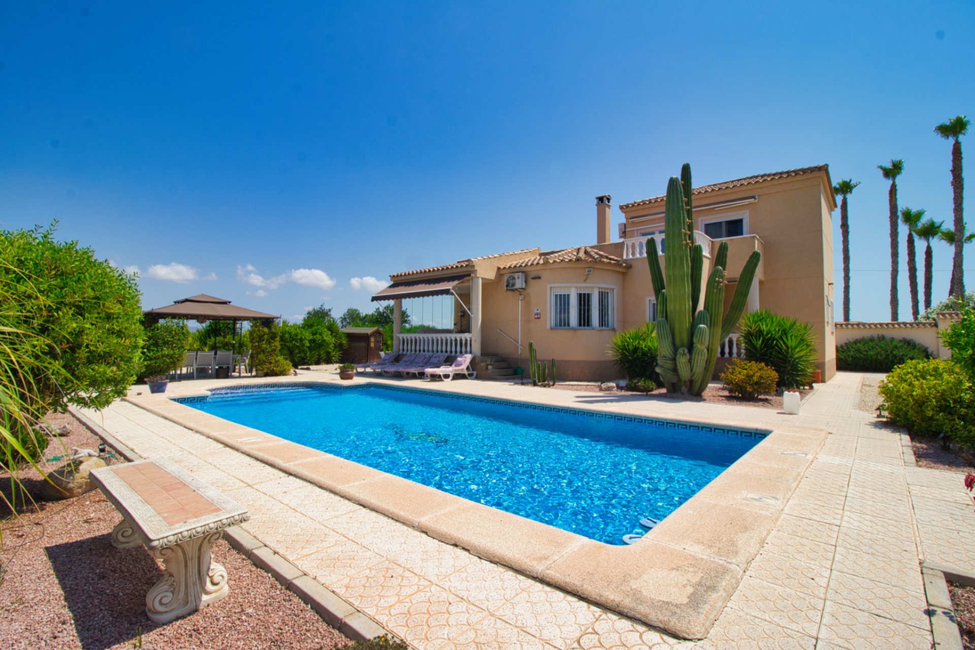 Resale - Country Property -
Catral