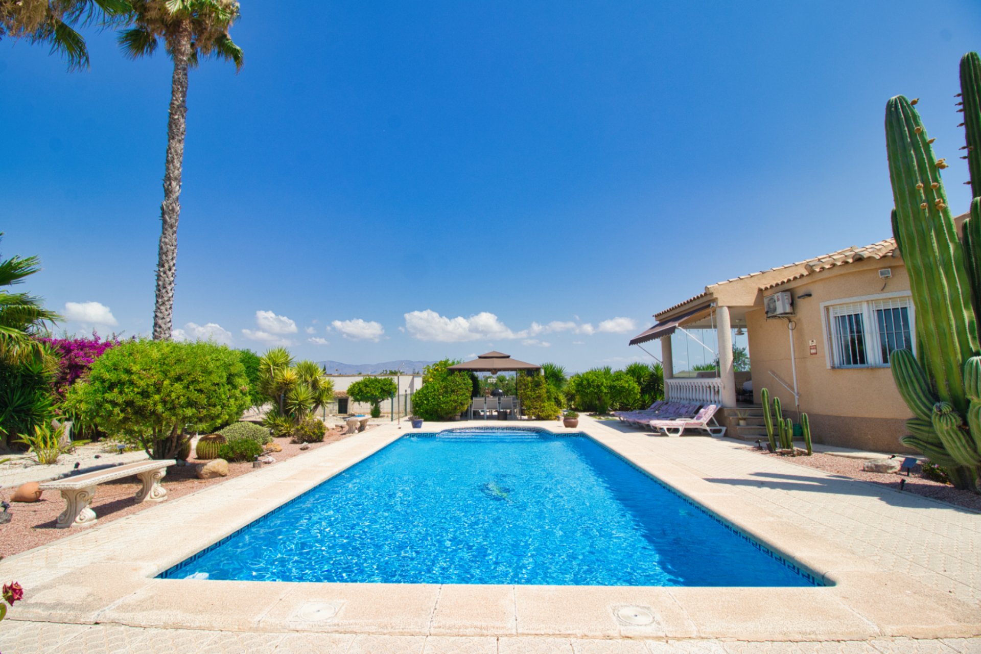 Resale - Country Property -
Catral