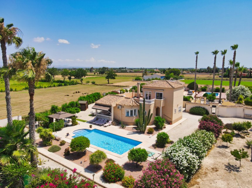 Resale - Country Property -
Catral