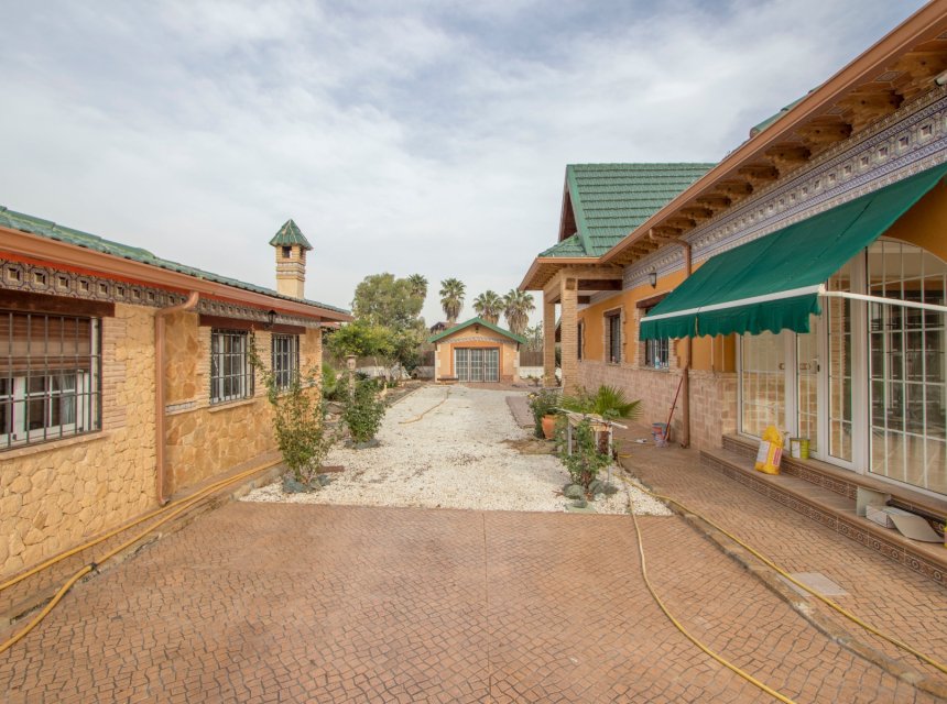 Resale - Country Property -
Catral