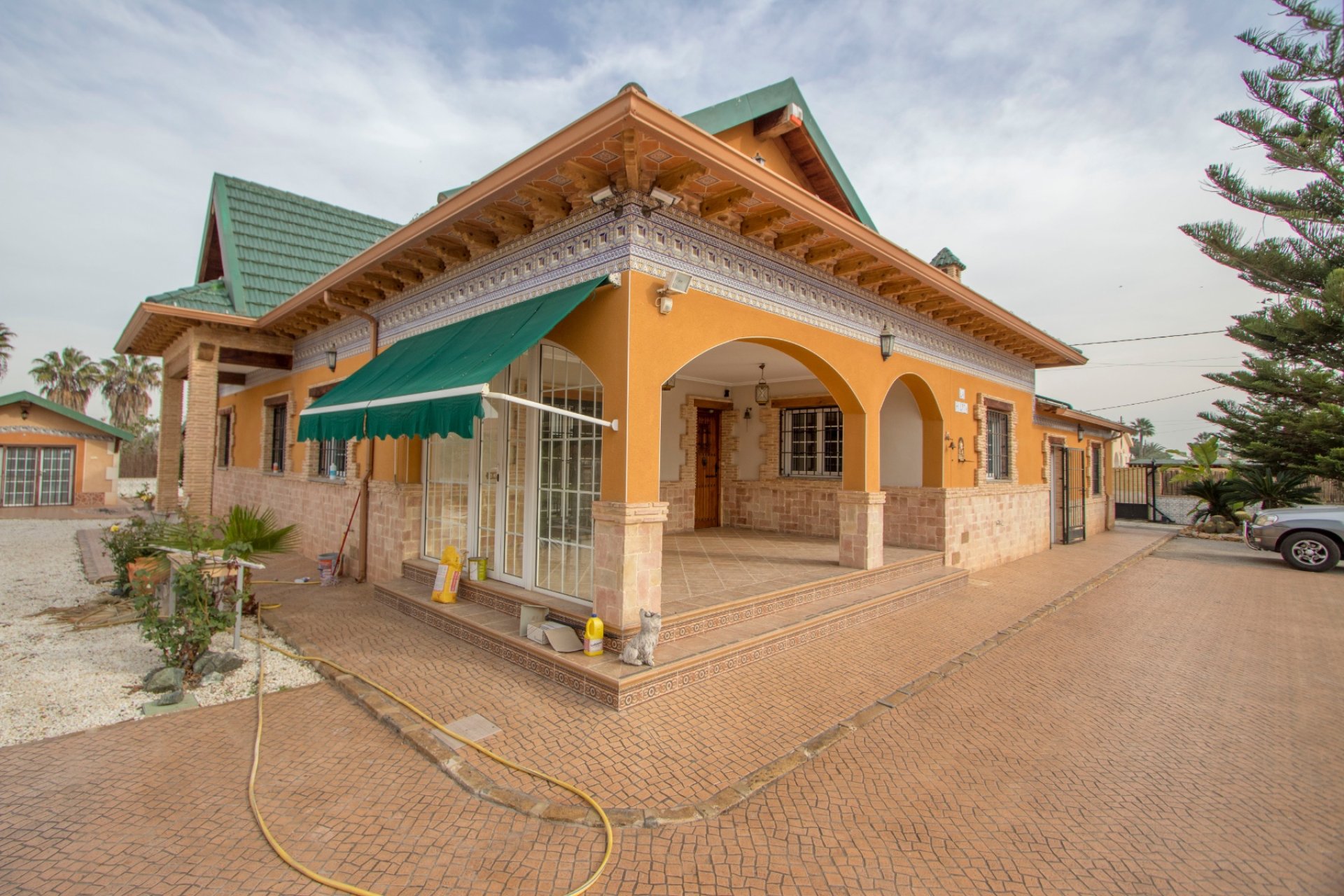 Resale - Country Property -
Catral