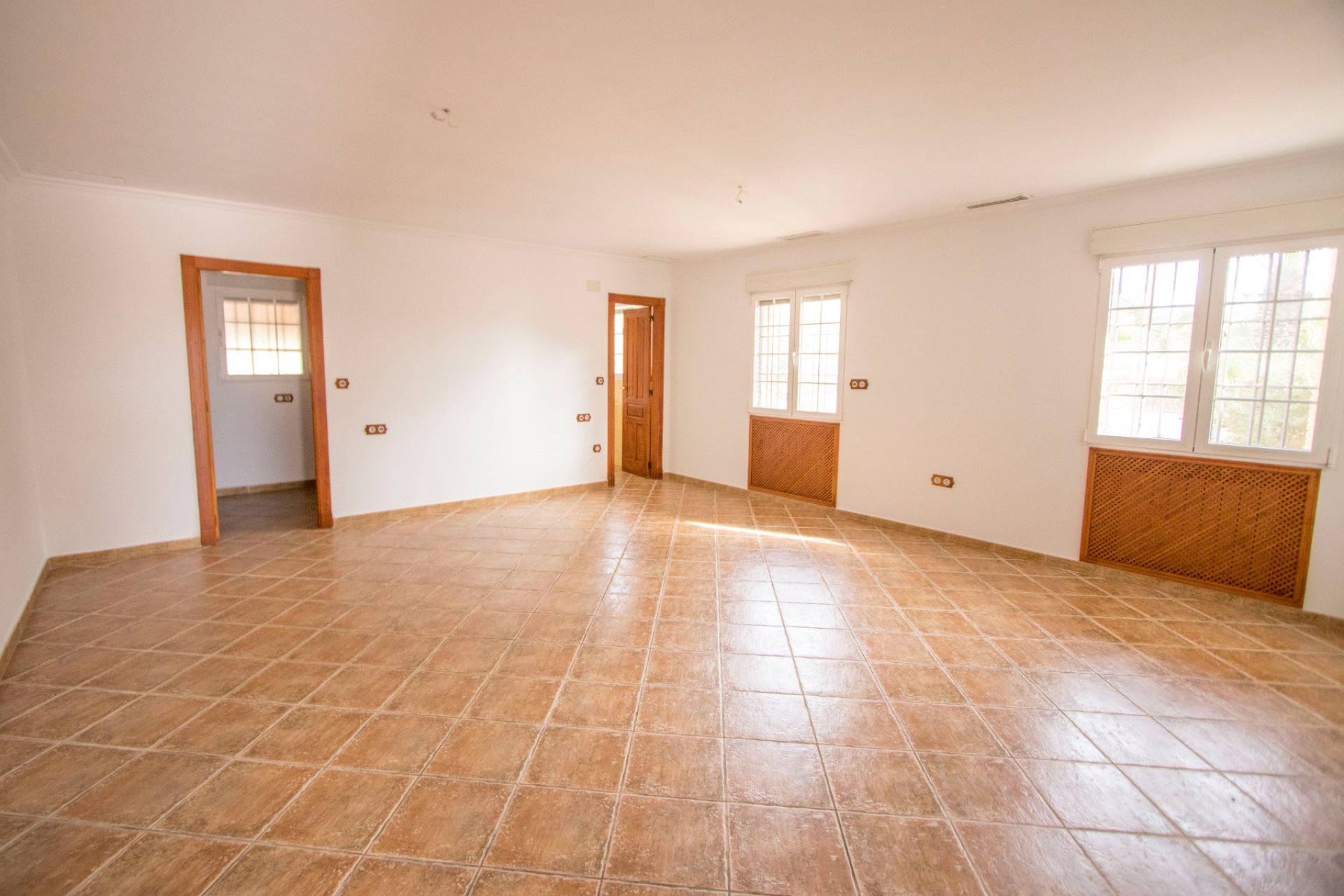 Resale - Country Property -
Catral