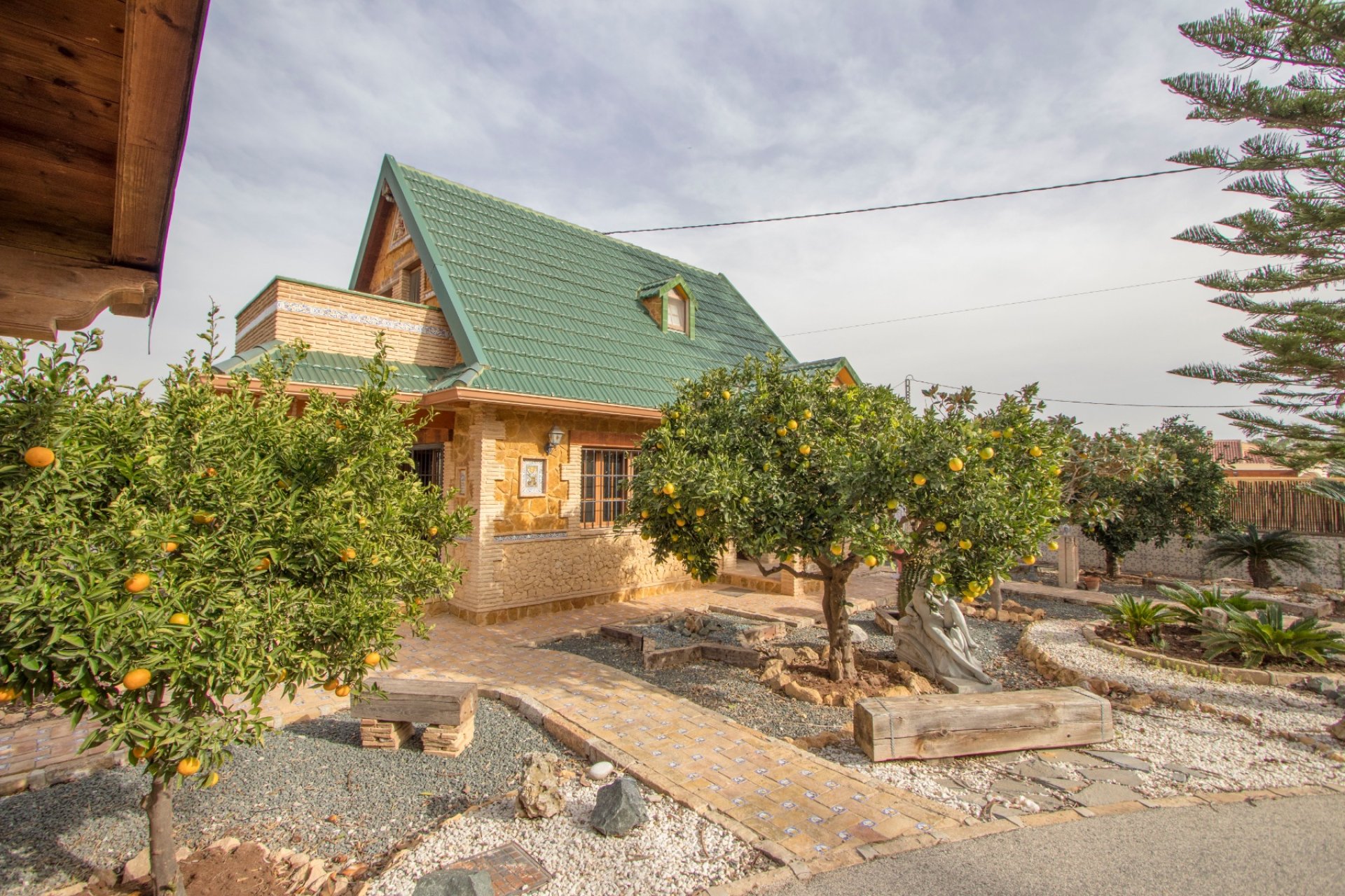 Resale - Country Property -
Catral