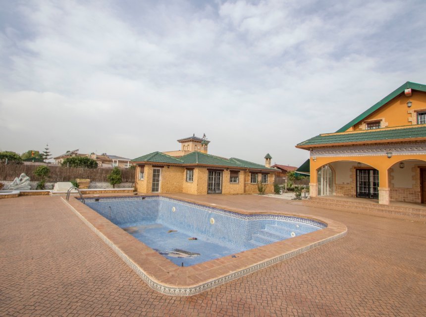 Resale - Country Property -
Catral