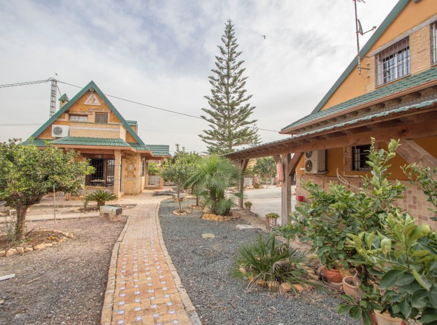 Resale - Country Property -
Catral