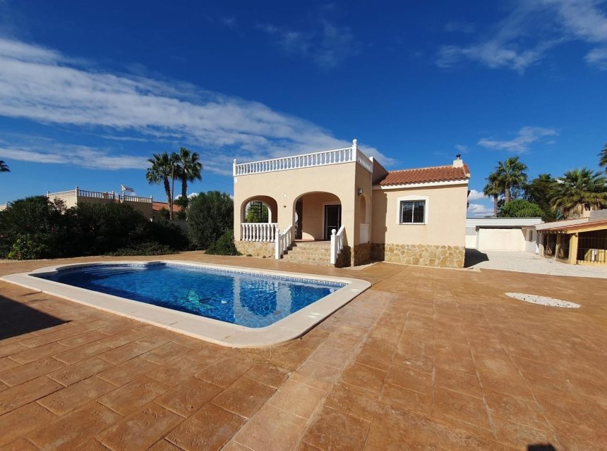 Resale - Country Property -
Catral