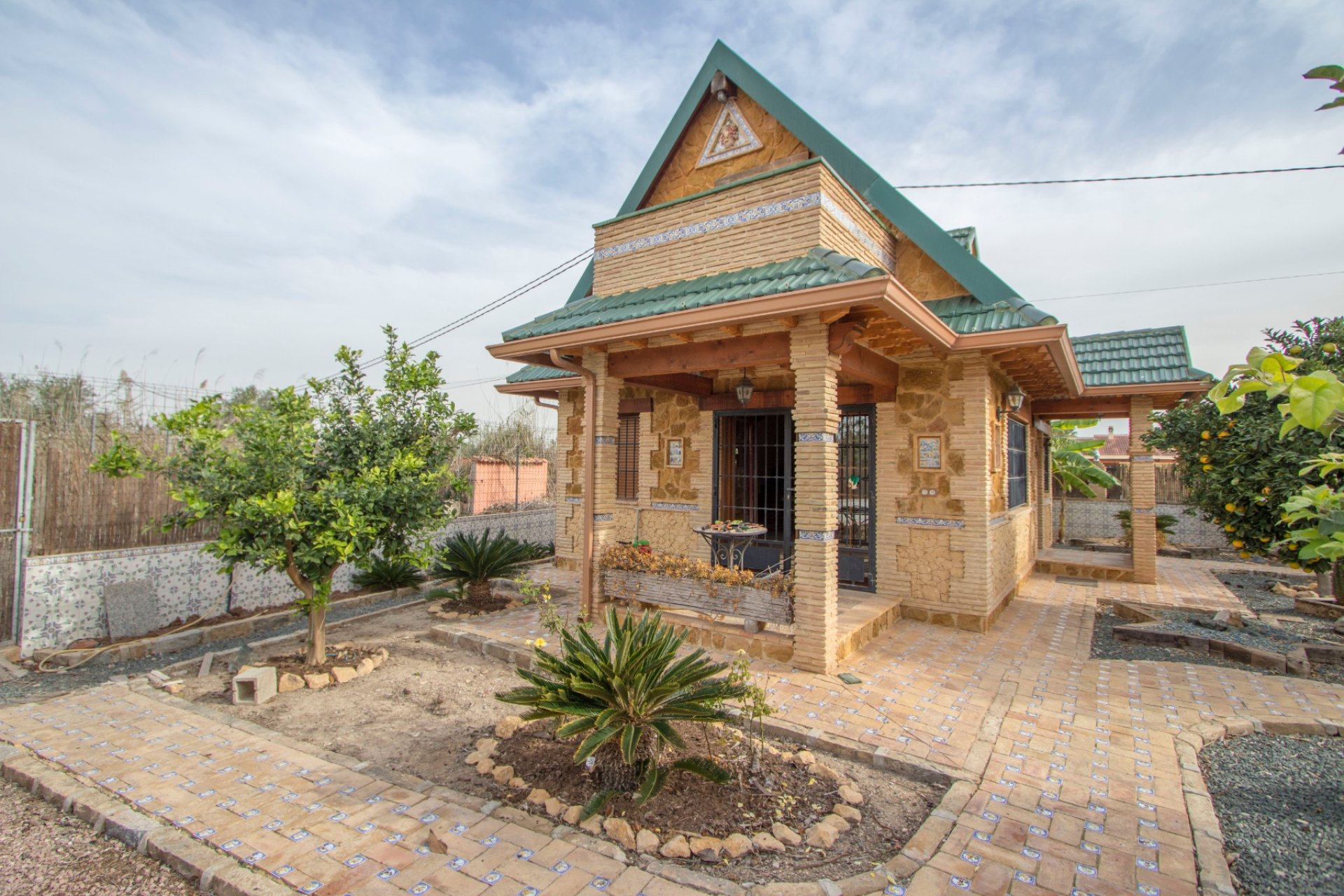 Resale - Country Property -
Catral