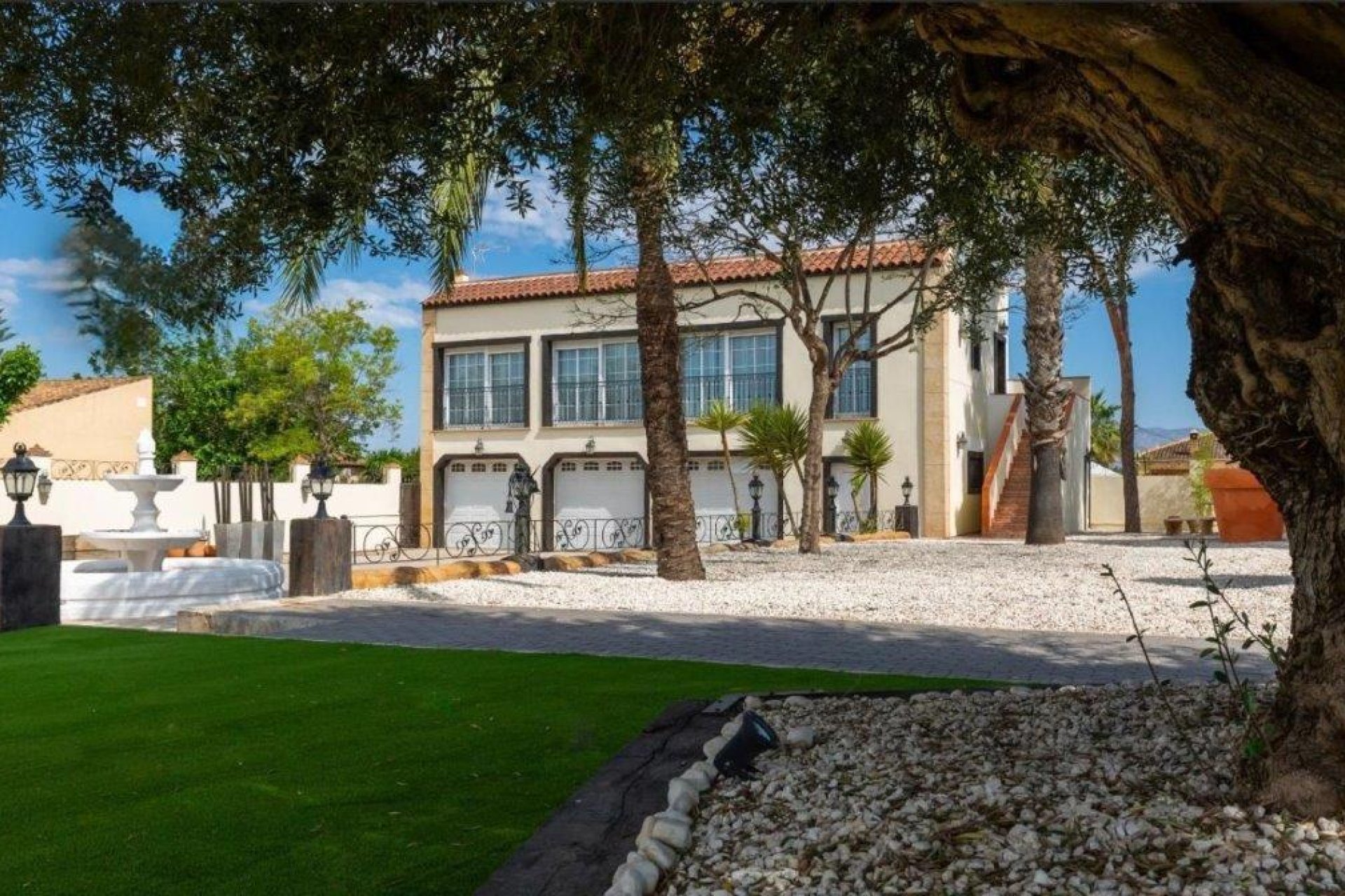 Resale - Country Property -
Catral