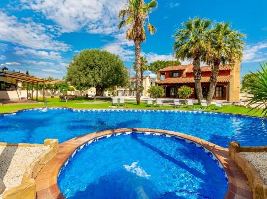 Resale - Country Property -
Catral