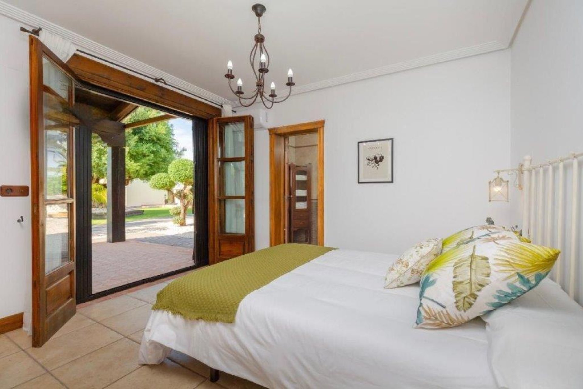 Resale - Country Property -
Catral