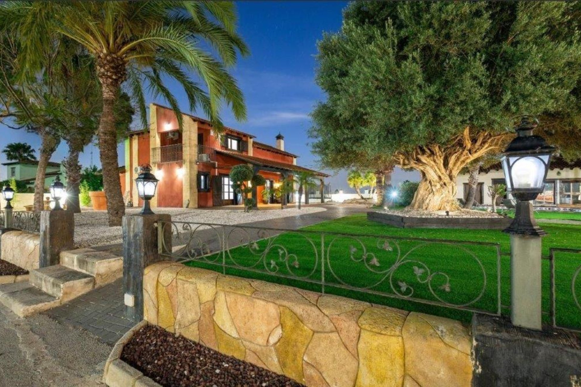 Resale - Country Property -
Catral