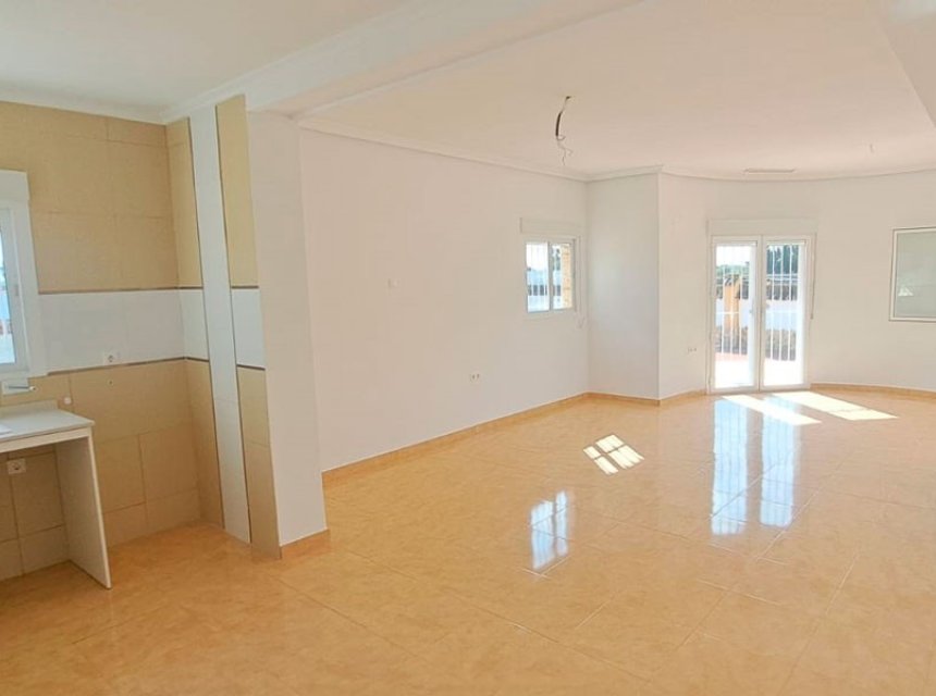 Resale - Country Property -
Catral