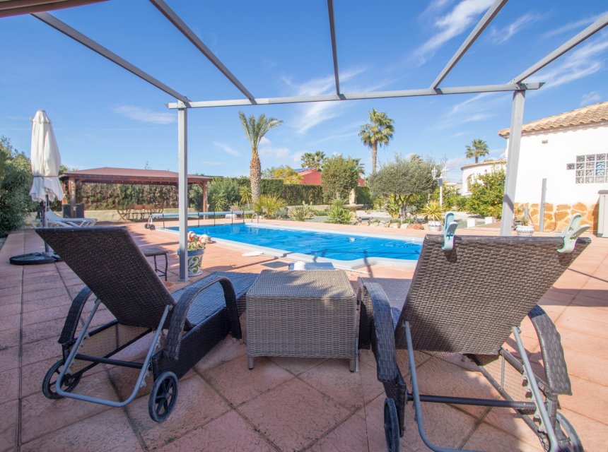 Resale - Country Property -
Catral