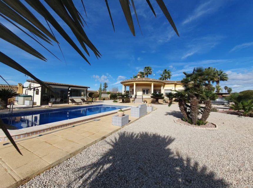 Resale - Country Property -
Catral