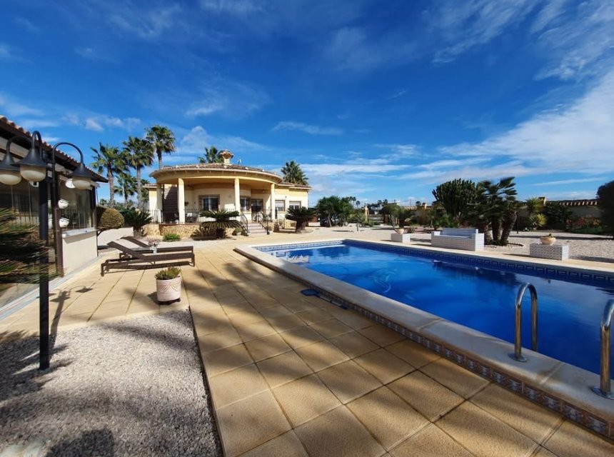 Resale - Country Property -
Catral