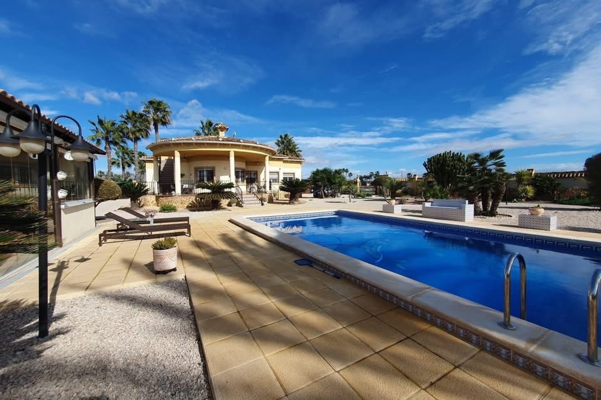 Resale - Country Property -
Catral