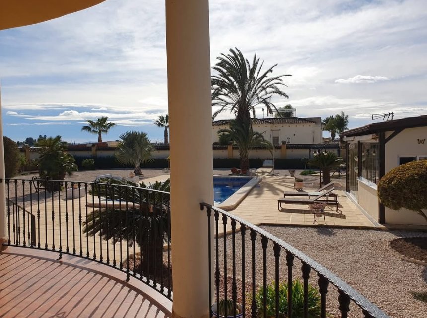 Resale - Country Property -
Catral