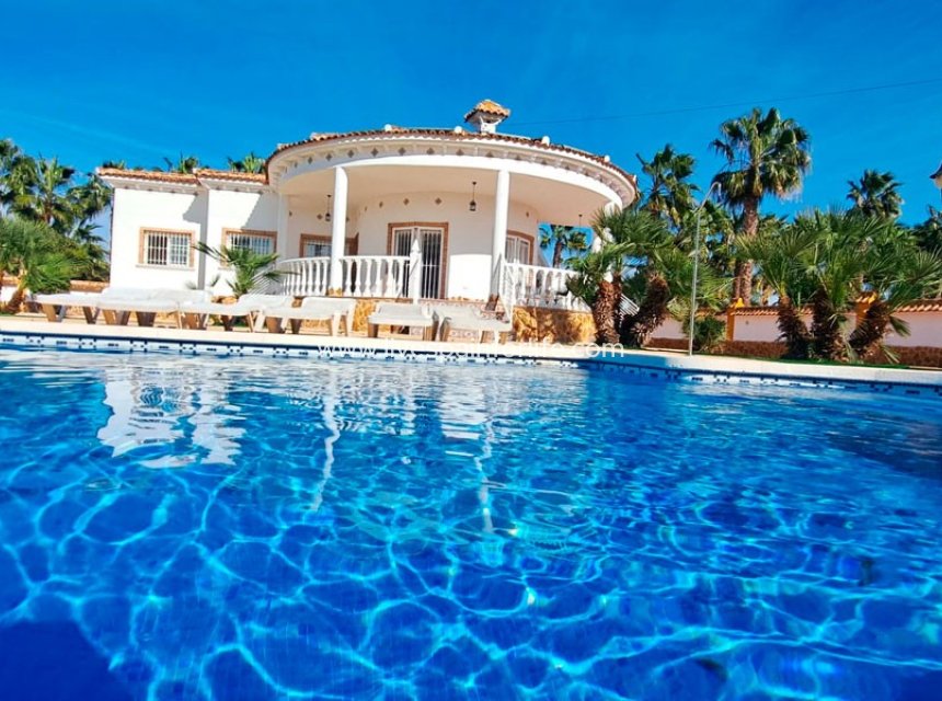 Resale - Country Property -
Catral