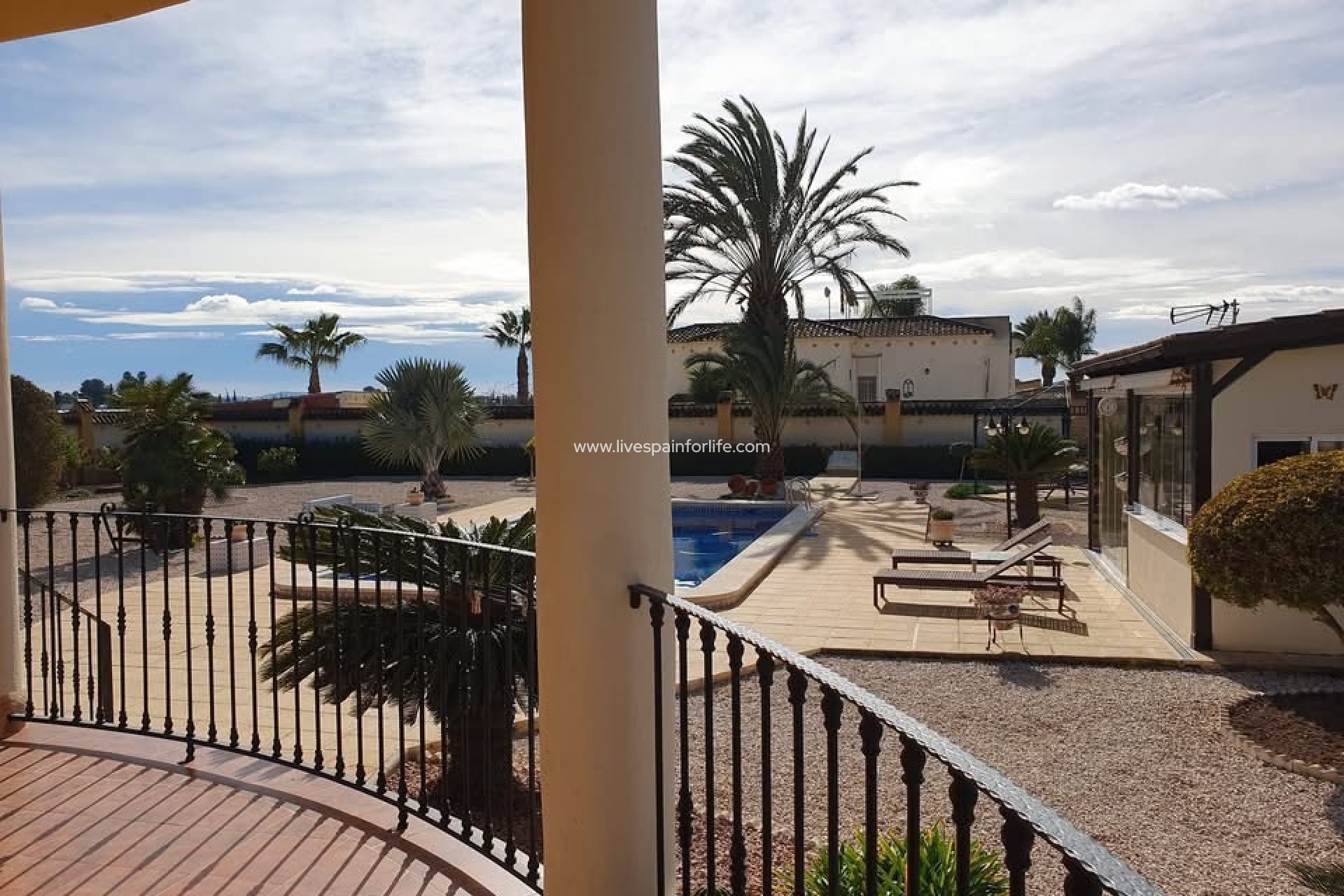 Resale - Country Property -
Catral